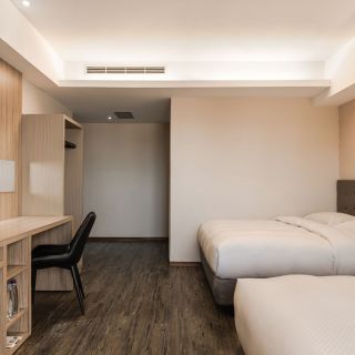 河堤國際商旅-精緻家庭房-02