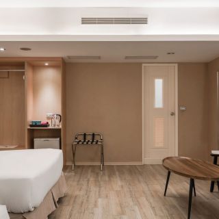 河堤美學商旅-典雅家庭房-01