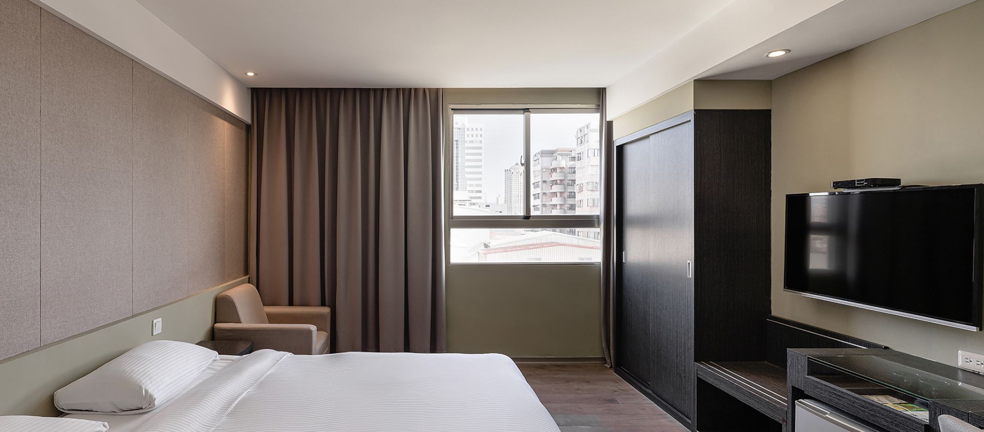 河堤漫旅自立館-豪華商務雙人房-01